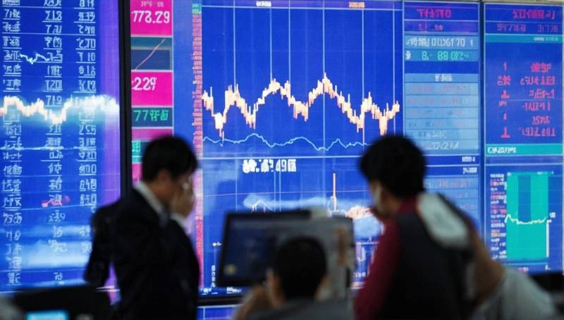 Asia stocks decline; dollar and gold firm as tariff threat lingers