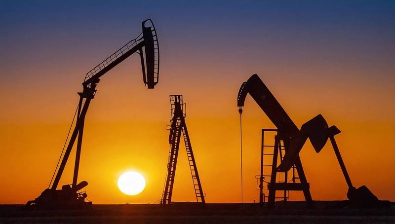 Oil prices continue to fall despite US tariff threats