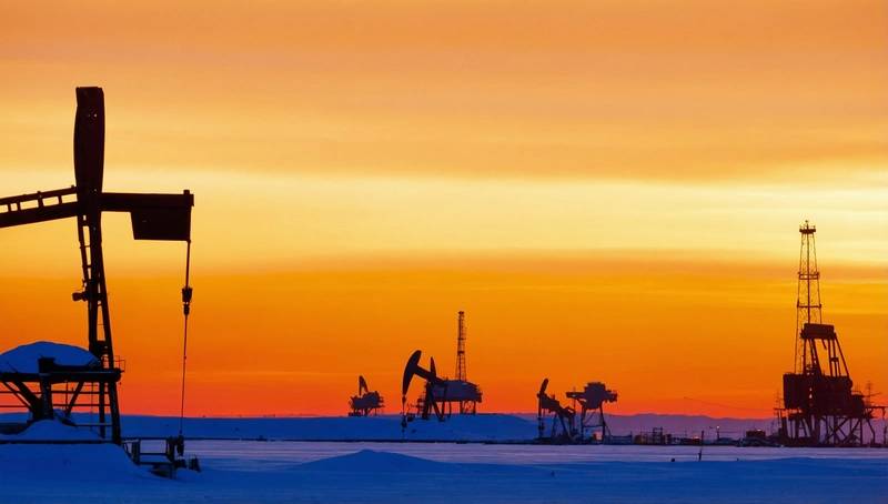 Oil prices drop as economic concerns and supply-demand expectations weigh