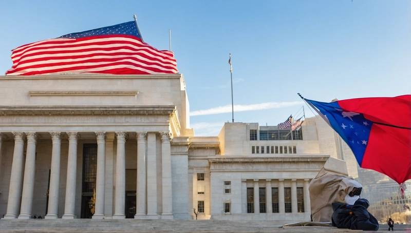 Treasury yields fall, US stocks increase with technology; investors evaluate US tax bill