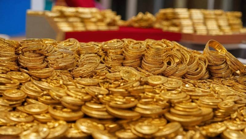 ASIA GOLD-Gold prices in India are falling as India's discounting shrinks; China's premiums also slip