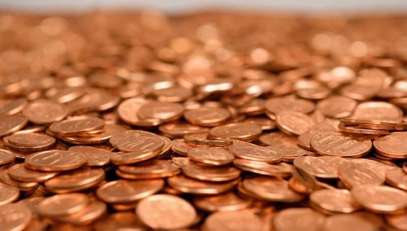 Copper nears a one-week low due to stronger dollar and growth concerns