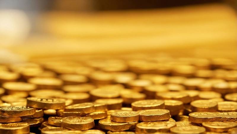 Gold prices steady as investors wait for US trade updates and central bank meetings