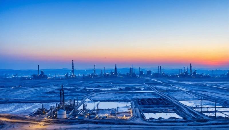 China still stores crude oil despite refinery run-up: Russell