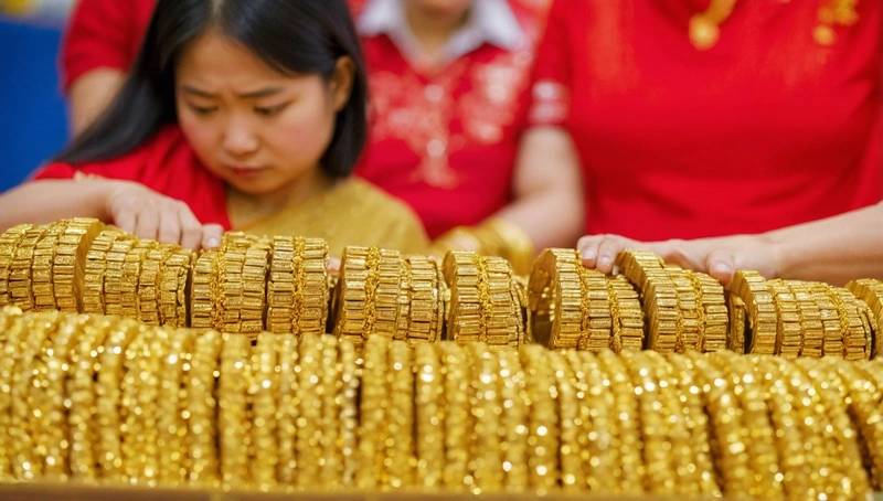 ASIA GOLD - Volatile prices dampen gold demand in major Asian hubs