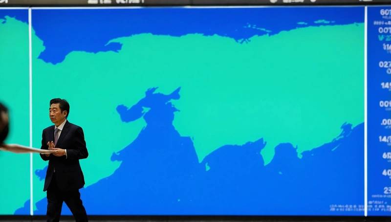 Asia shares fall, but dollar steadys before Jackson Hole