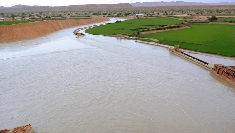Officials say that two Pakistani towns are at risk of flooding if the river barrage collapses.