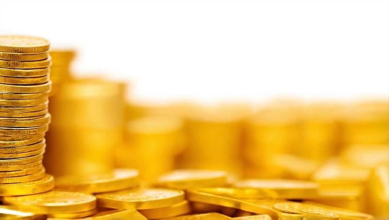 Gold reaches record highs as yields and dollar ease. Focus on Fed meeting