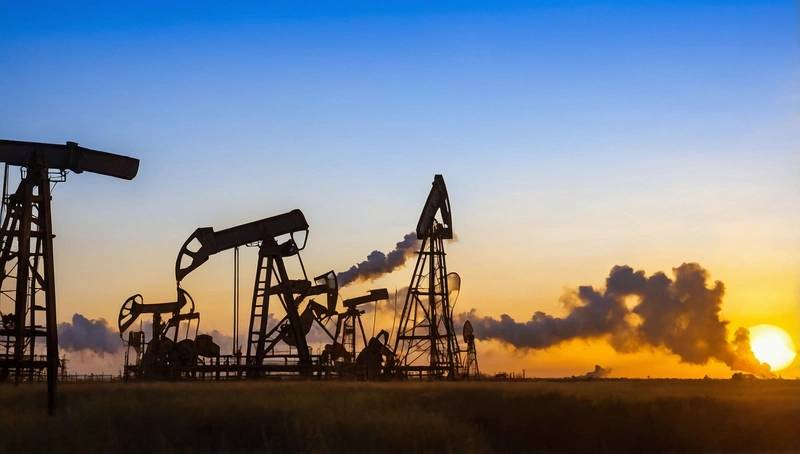 Oil prices remain unchanged as traders evaluate supply risks