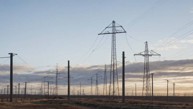 The FT reports that grid operator TenneT will raise up to $11.81 Billion from sovereign funds.