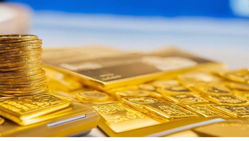 US rate cuts bets continue to drive gold's record-breaking run.