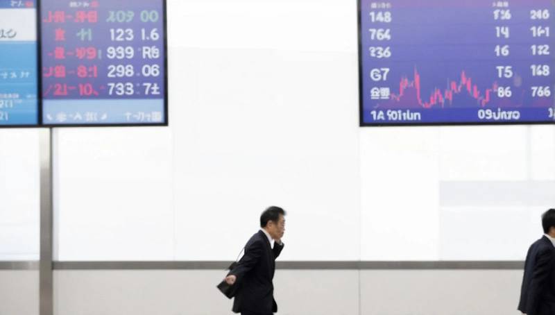 Nikkei reaches record highs as trade tensions ease