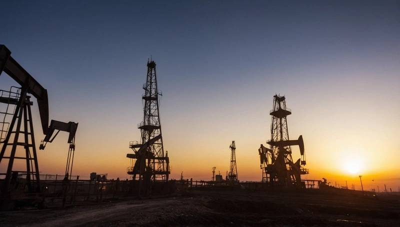 Oil prices rise more than 1% due to supply risks and US-China trade negotiations