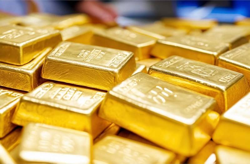 Gold reaches two-week highs as US data weakens and rate cuts are expected