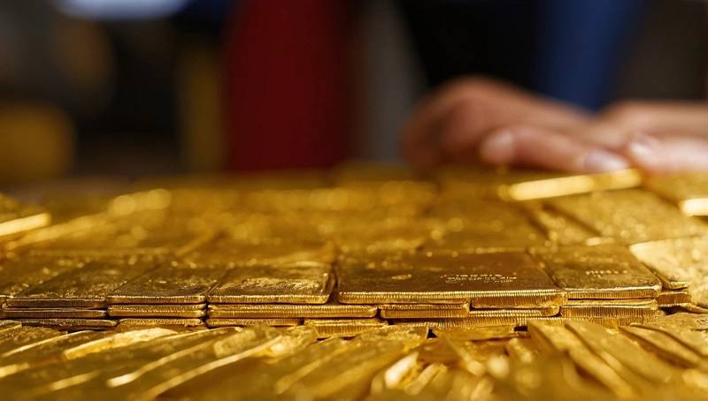 Gold remains steady as attention turns to US data and Fed signals