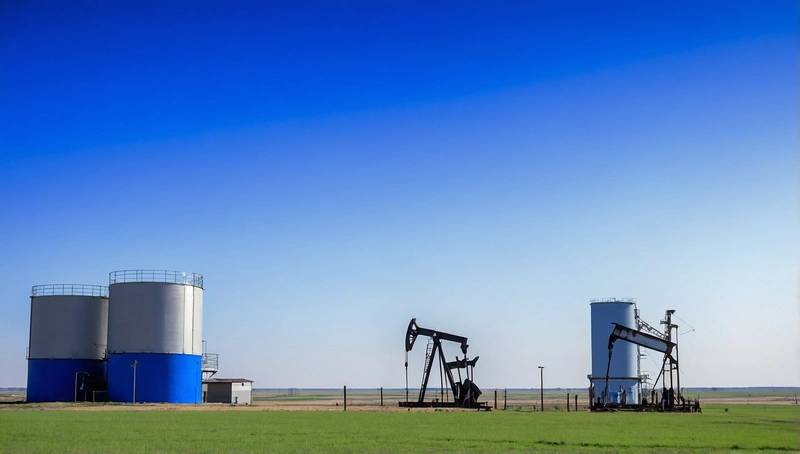 OPEC moves away from projected deficits and sees a balanced oil market by 2026