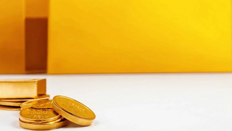 Gold prices rise on weaker dollar, as investors prepare for US data