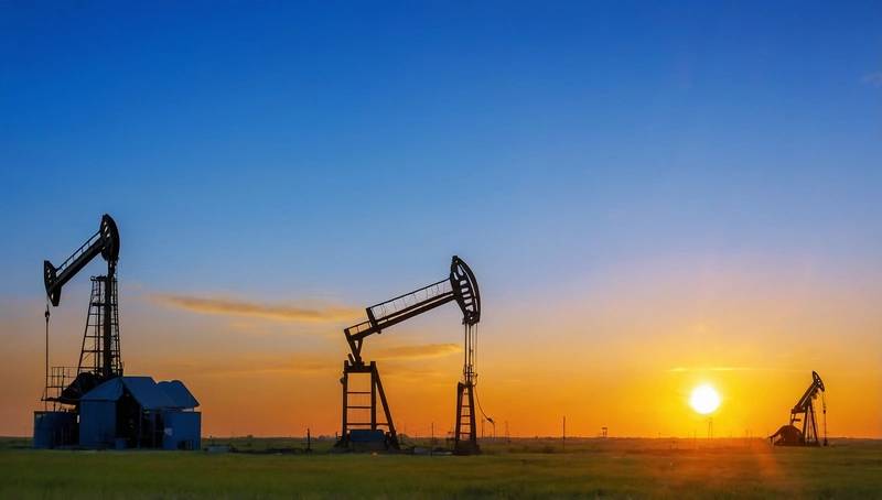 Oil prices steady as the market weighs Venezuela and Russia supply risks