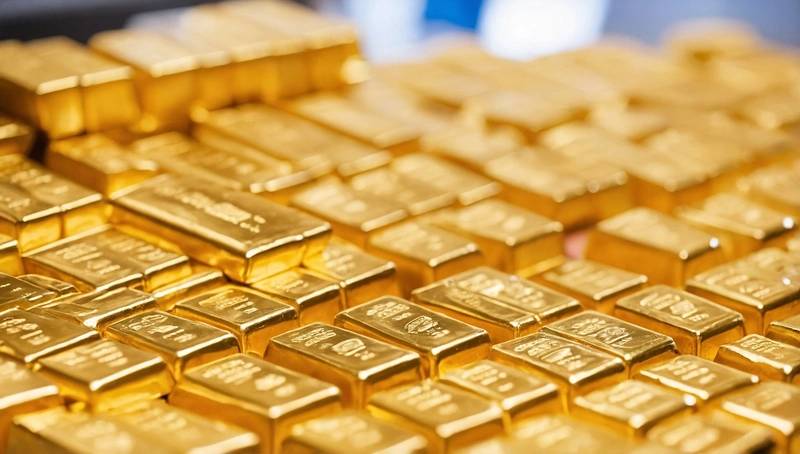 Gold reaches record high of $5,300 while the dollar falls
