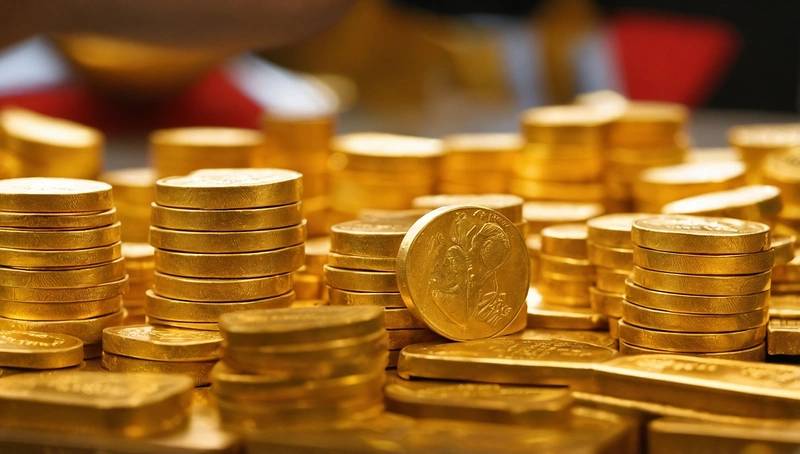 Analysts say that gold has room to rise as geopolitics and cenbank purchases fuel gains.