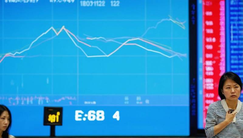 Asian shares continue to fall, bond market turmoil stokes new anxiety