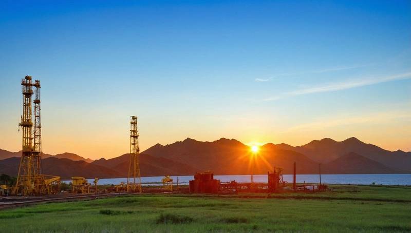 Venezuela and US inventories draw up oil prices, which boosts the price of crude.