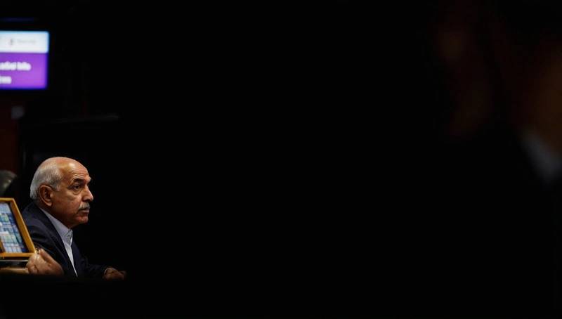 Traders lock in oil price amid geopolitical risks from Iran, and more Venezuelan supply