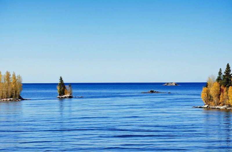 Gold gains for the second consecutive session but set for a monthly fall