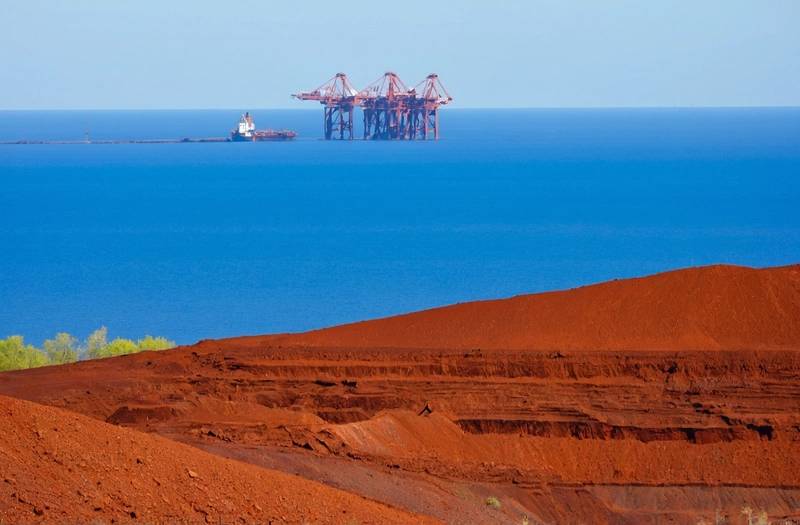 Iron ore falls to a one-month low due to rising supply and China's demand concerns